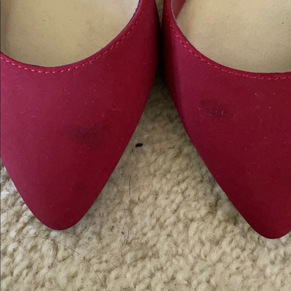 Pointed toe heels w/ankle straps & gold buckles - Picture 2 of 4